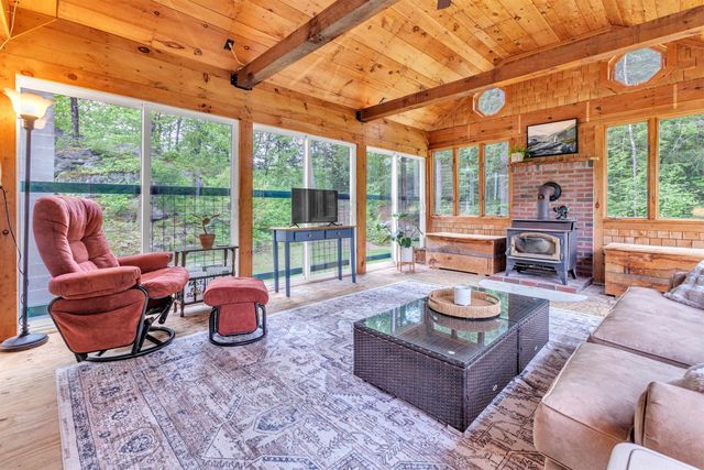 21 King's Row, Hillsborough, NH 03244