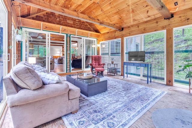 21 King's Row, Hillsborough, NH 03244