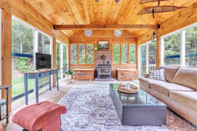 21 King's Row, Hillsborough, NH 03244