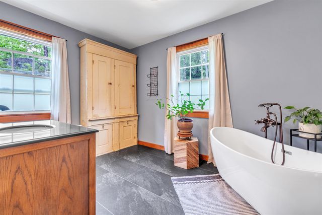 21 King's Row, Hillsborough, NH 03244