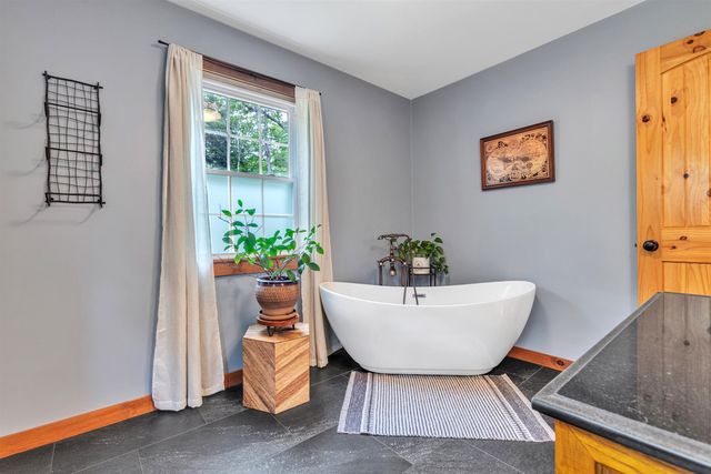 21 King's Row, Hillsborough, NH 03244