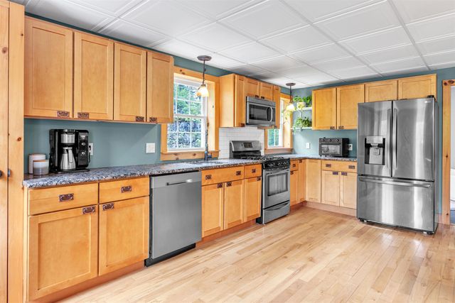 21 King's Row, Hillsborough, NH 03244