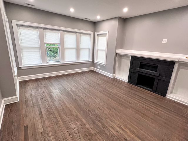 4838 W Addison Street 1, Chicago, IL 60641