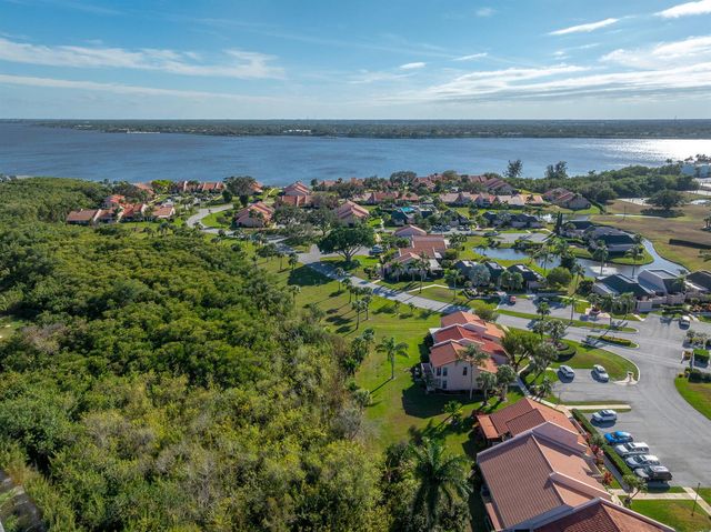 3307 SE SANDPIPER Circle, Port St. Lucie, FL 34952