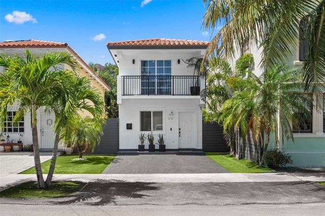 2752 SW 11th St, Miami, FL 33135