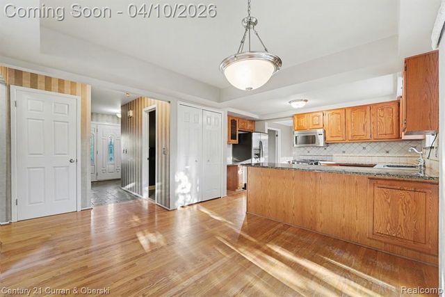 3836 Meadowbrook Drive, Troy, MI 48084