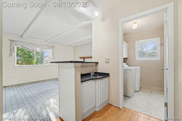 3836 Meadowbrook Drive, Troy, MI 48084