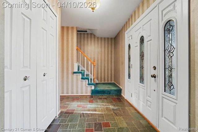 3836 Meadowbrook Drive, Troy, MI 48084