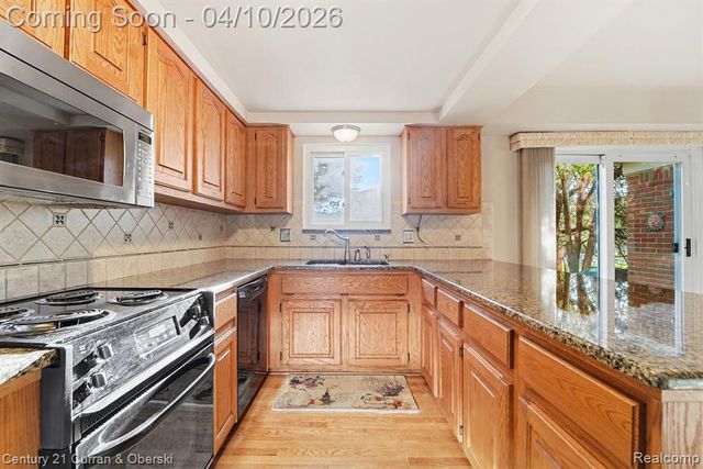 3836 Meadowbrook Drive, Troy, MI 48084