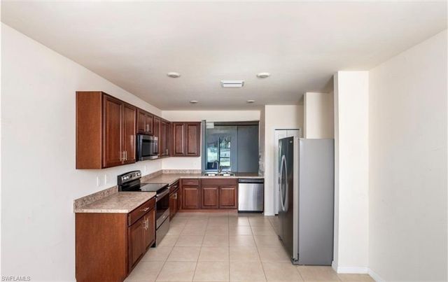 2802 40th ST SW, Lehigh Acres, FL 33976