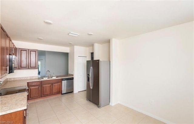 2802 40th ST SW, Lehigh Acres, FL 33976