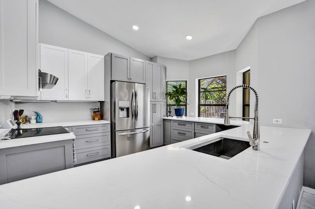 54 Cedar Circle, Boynton Beach, FL 33436