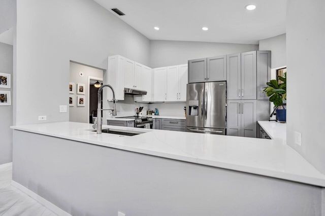 54 Cedar Circle, Boynton Beach, FL 33436
