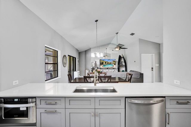 54 Cedar Circle, Boynton Beach, FL 33436