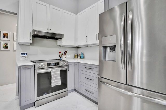 54 Cedar Circle, Boynton Beach, FL 33436