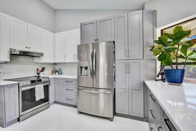 54 Cedar Circle, Boynton Beach, FL 33436