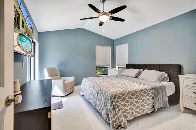 54 Cedar Circle, Boynton Beach, FL 33436
