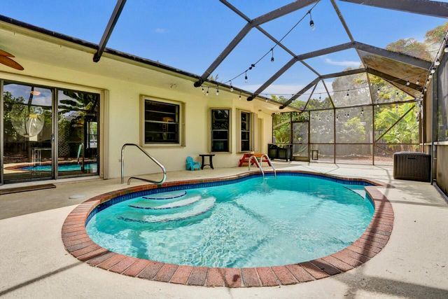 54 Cedar Circle, Boynton Beach, FL 33436