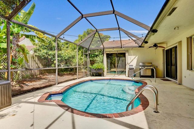 54 Cedar Circle, Boynton Beach, FL 33436