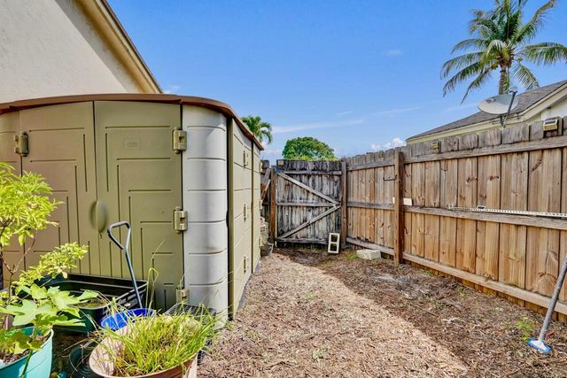 54 Cedar Circle, Boynton Beach, FL 33436