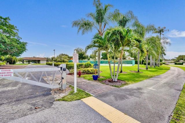 54 Cedar Circle, Boynton Beach, FL 33436
