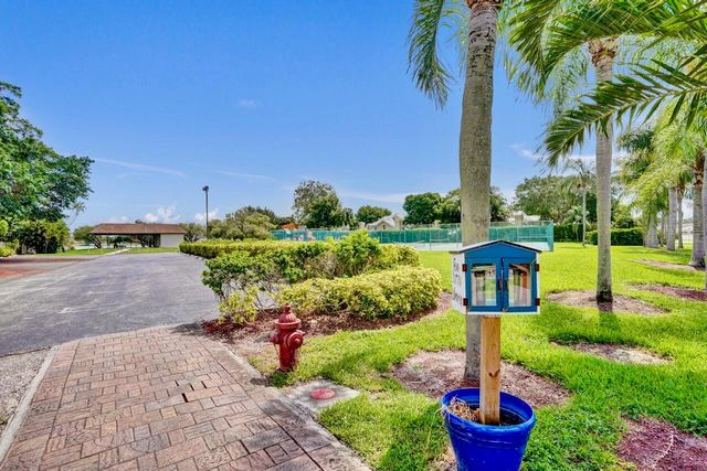 54 Cedar Circle, Boynton Beach, FL 33436