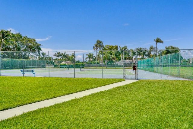 54 Cedar Circle, Boynton Beach, FL 33436