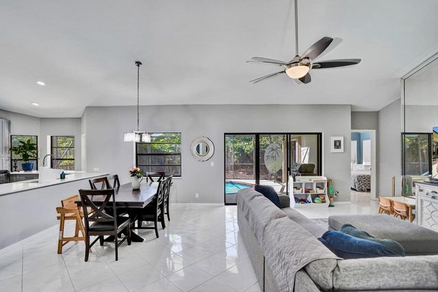 54 Cedar Circle, Boynton Beach, FL 33436