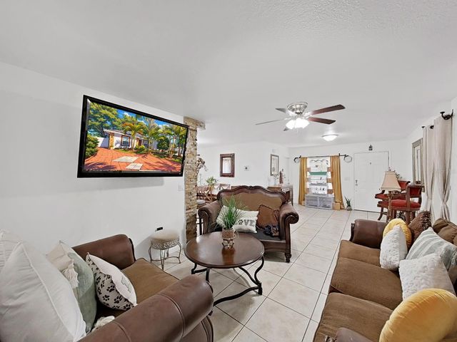 3306 E CHELSEA STREET, Tampa, FL 33610