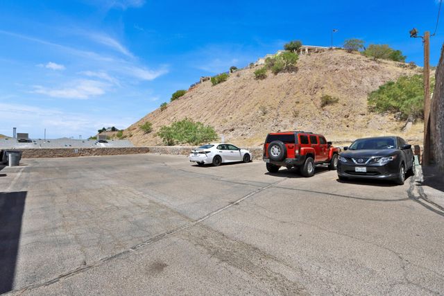 730 N Resler Drive B, El Paso, TX 79912
