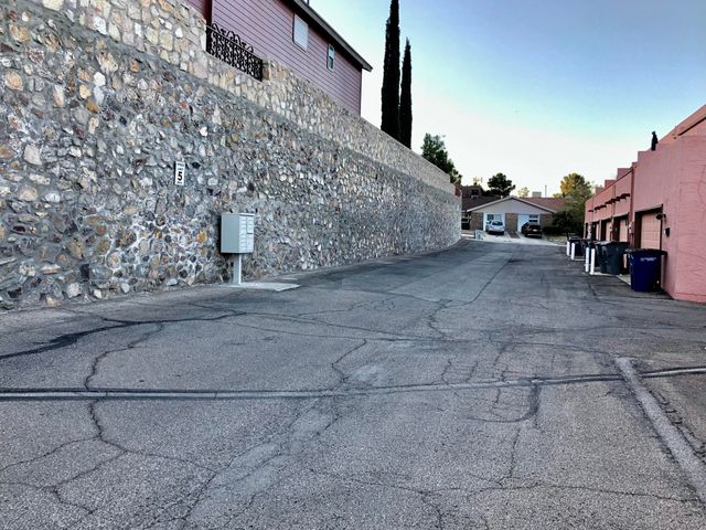 730 N Resler Drive B, El Paso, TX 79912