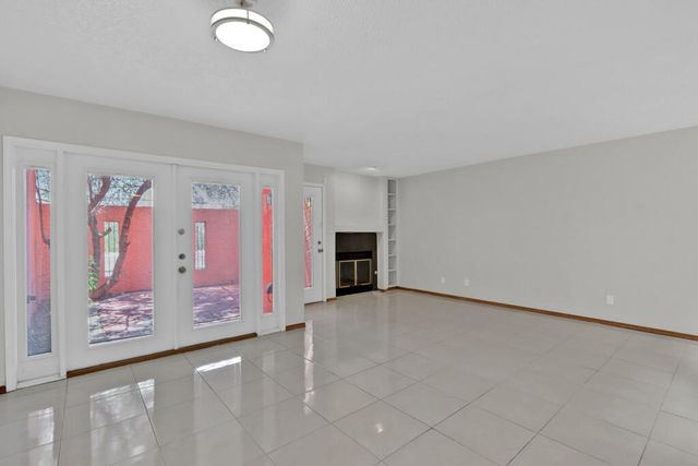 730 N Resler Drive B, El Paso, TX 79912