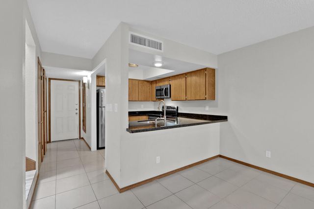 730 N Resler Drive B, El Paso, TX 79912