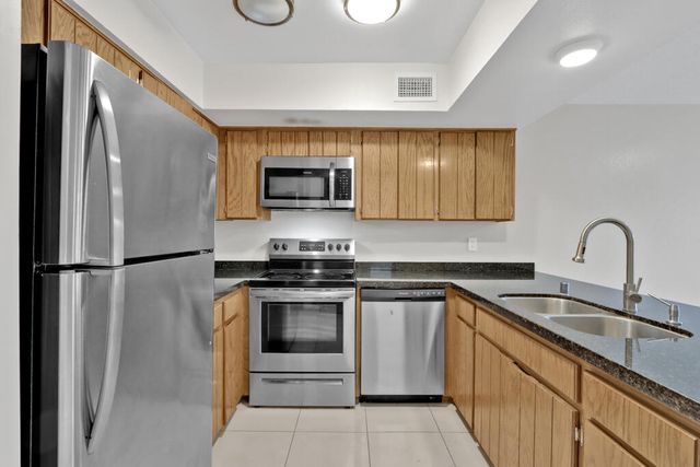 730 N Resler Drive B, El Paso, TX 79912