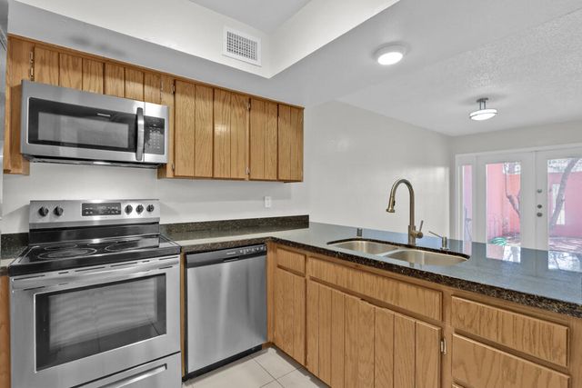 730 N Resler Drive B, El Paso, TX 79912