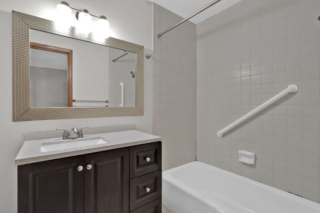730 N Resler Drive B, El Paso, TX 79912