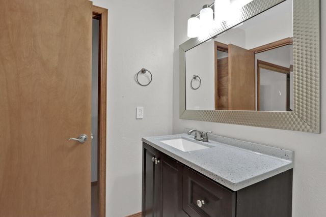 730 N Resler Drive B, El Paso, TX 79912