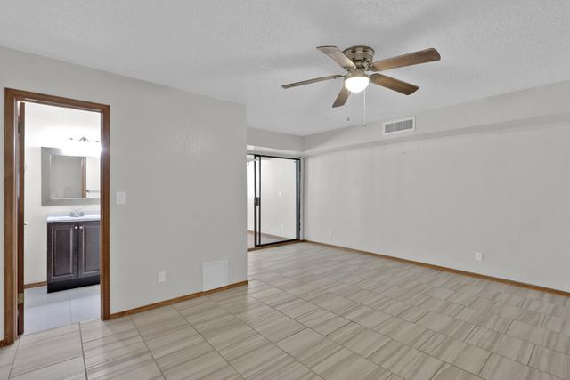 730 N Resler Drive B, El Paso, TX 79912