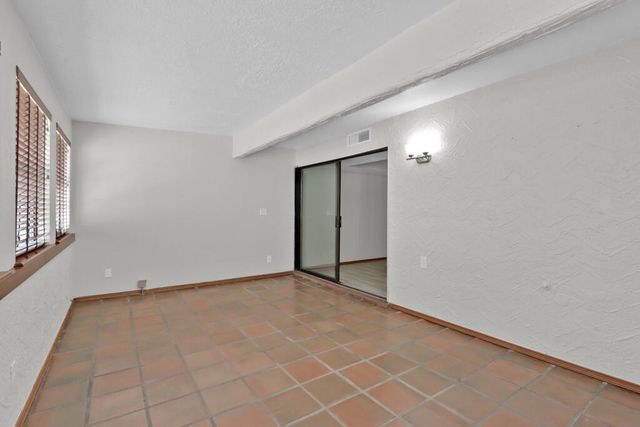730 N Resler Drive B, El Paso, TX 79912