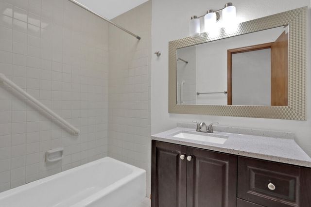 730 N Resler Drive B, El Paso, TX 79912