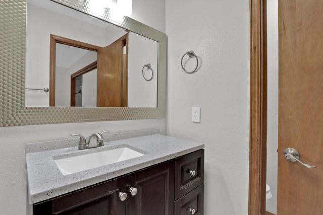 730 N Resler Drive B, El Paso, TX 79912