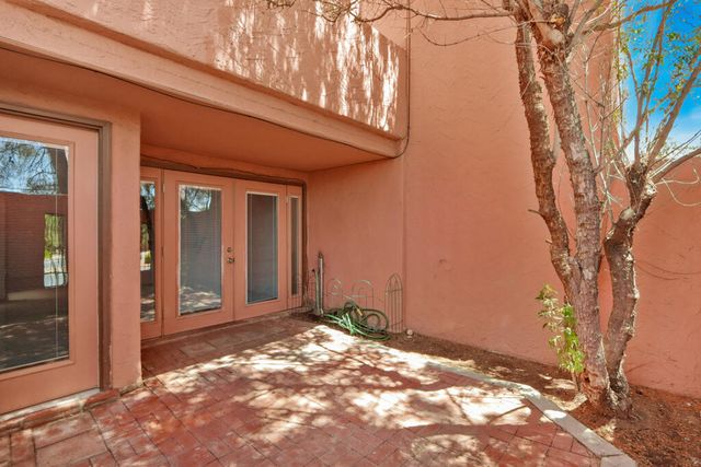 730 N Resler Drive B, El Paso, TX 79912