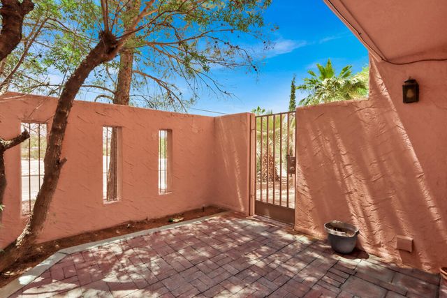 730 N Resler Drive B, El Paso, TX 79912