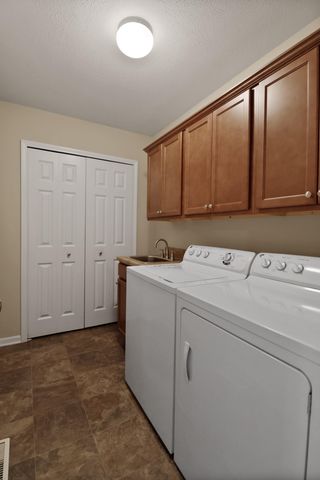 2753 Kildare Courtyard, Valparaiso, IN 46385