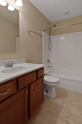 2753 Kildare Courtyard, Valparaiso, IN 46385