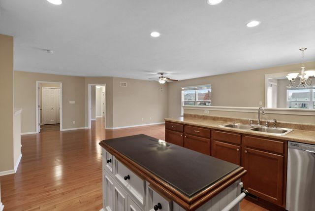 2753 Kildare Courtyard, Valparaiso, IN 46385