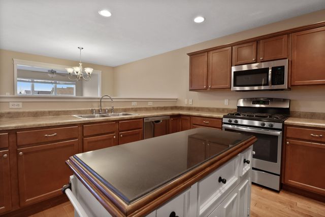 2753 Kildare Courtyard, Valparaiso, IN 46385