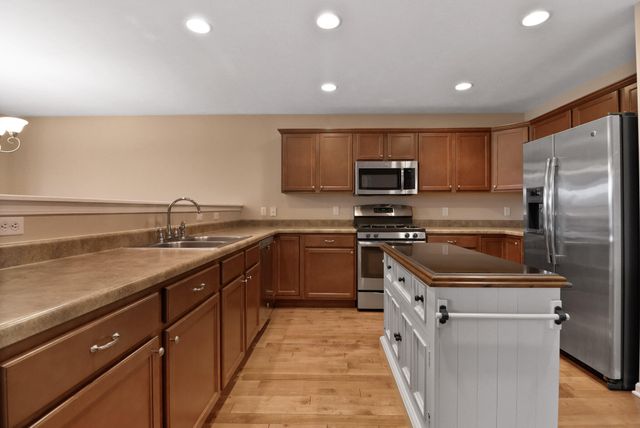 2753 Kildare Courtyard, Valparaiso, IN 46385