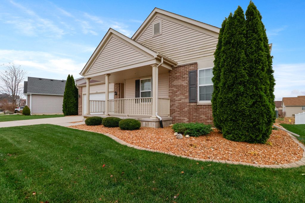 2753 Kildare Courtyard, Valparaiso, IN 46385