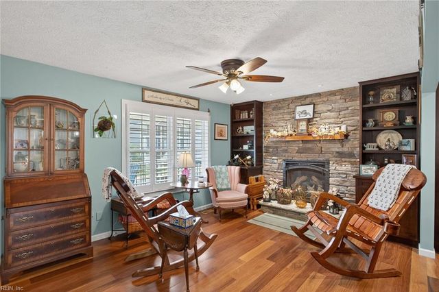 110 Grand View DR, Hampton, VA 23664